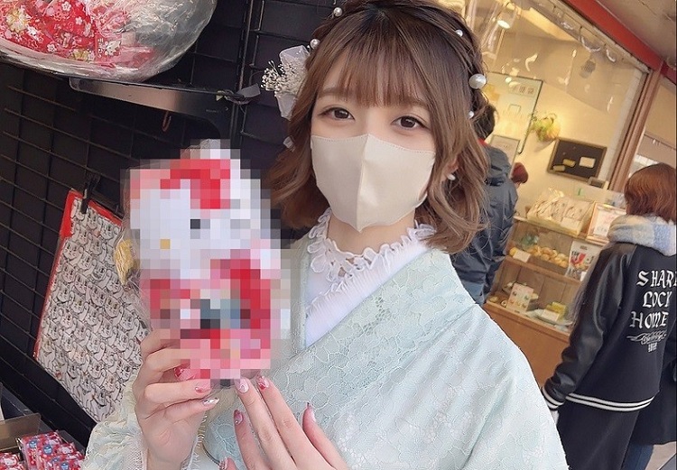 FC2PPV 3215955 [Uncensored] A beautiful hairdresser in Aoyama, who I go to, puts on a kimono and gives an outdoor blowjob